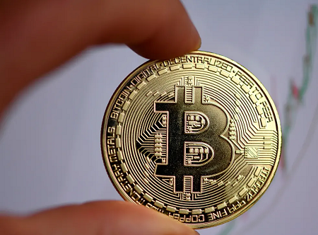 Giá bitcoin xuống thấp nhất 18 tháng