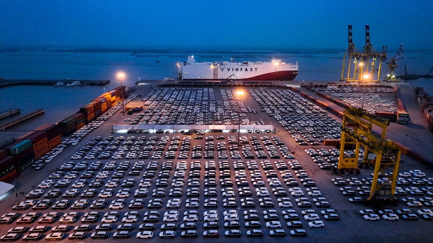 Hơn 1.800 xe VF 8 của VinFast tiếp tục xuất khẩu tới Bắc Mỹ