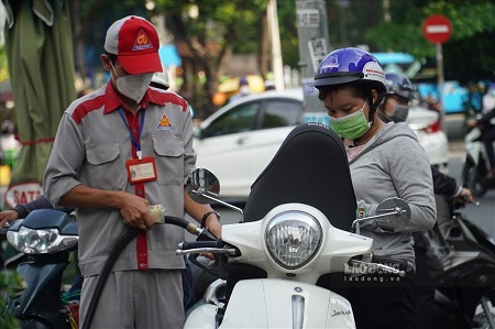 Đà giảm mạnh của giá xăng sẽ kết thúc trong kỳ điều chỉnh tới?