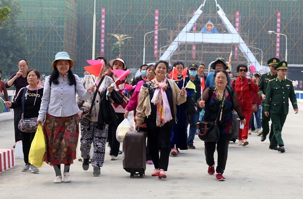 Đoàn du khách Trung Quốc nhập cảnh vào cửa khẩu quốc tế Lào Cai sau 3 năm tạm dừng