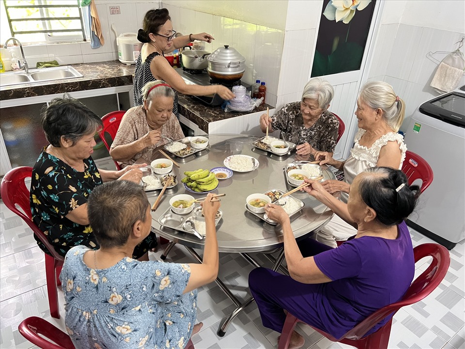 Thanh niên “chơi lớn” vay nợ ngân hàng mua xe chở bệnh nhân nghèo miễn phí