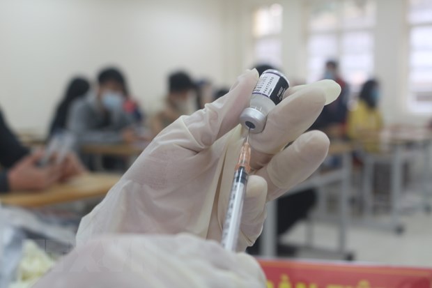 Hà Nội tạm dừng tiêm hai lô vaccine được tăng hạn cho học sinh