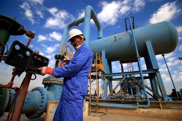 OPEC+ nhất trí tăng nhẹ sản lượng dầu mỏ từ tháng 12