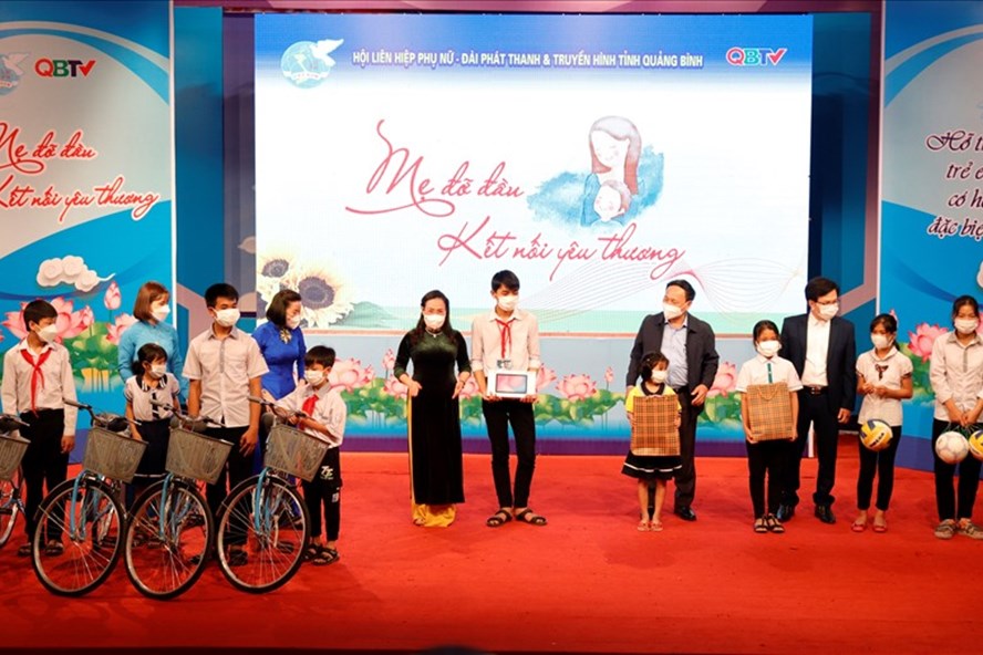 Quảng Bình: “Mẹ đỡ đầu - Kết nối yêu thương” cho trên 150 trẻ mồ côi