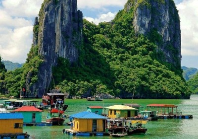 Làng chài Cửa Vạn (Quảng Ninh) lọt top 17 ngôi làng cổ tích đẹp như tranh