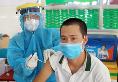 Tiêm vaccine phòng COVID-19 đạt gần 50 triệu liều