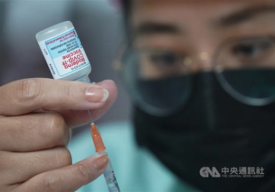 指揮中心：莫德納疫苗明起開放75歲以上長者接種第二劑