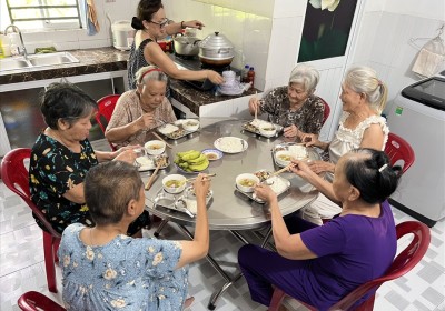 Thanh niên “chơi lớn” vay nợ ngân hàng mua xe chở bệnh nhân nghèo miễn phí