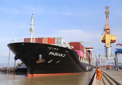 海防港口成功迎來馬士基航運公司的三艘集裝箱船舶