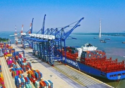 著力推進胡志明市海港發展 力爭達到地區乃至國際標準