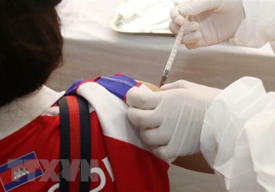 柬埔寨首相洪森呼籲新冠病毒感染高風險人群接種第四劑新冠疫苗‎