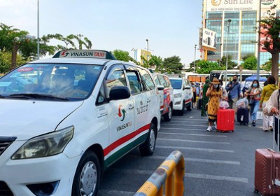 Tân Sơn Nhất lên phương án bổ sung xe taxi, xả trạm thu phí nếu ùn tắc dịp lễ 30-4