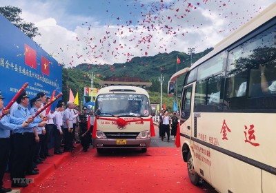 越南萊州至中國雲南國際道路客運班線正式通車